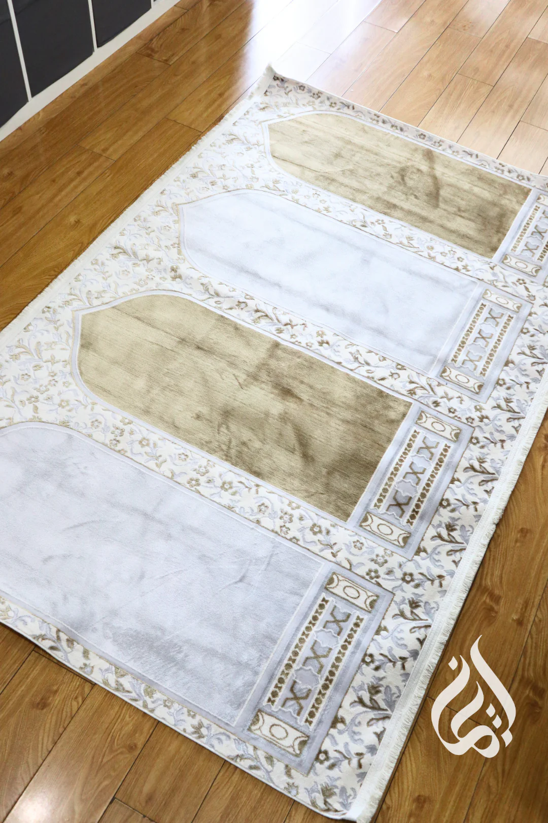 Ameera Grand Prayer Mat (Multi)