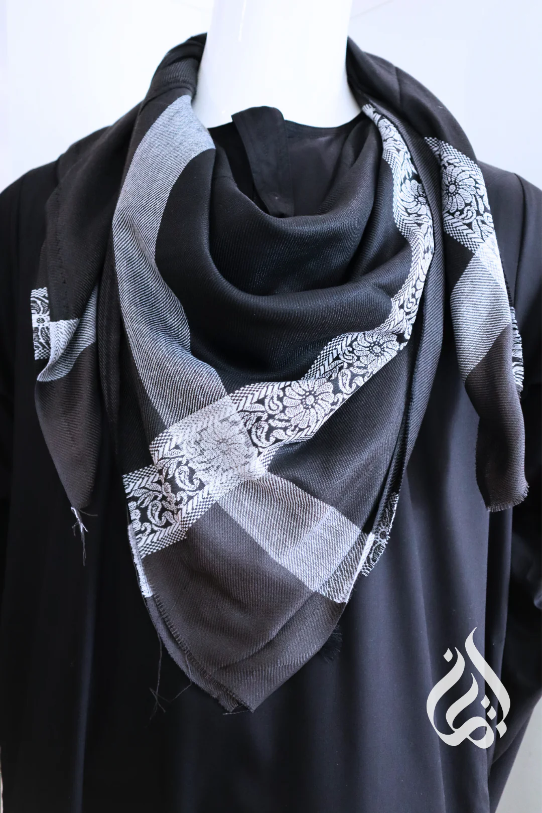 Kufiye Scarf (No Tassle) - Black Base - Image 4